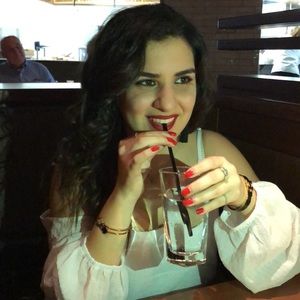 Meet your Posher, Joelle